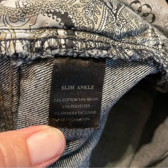 White House Black Market Dark Wash Noir Jeans. Size 4 - Picture 6 of 7